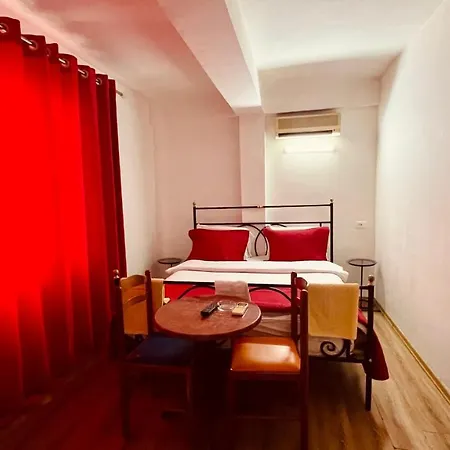 Drinos فندق تيرانا