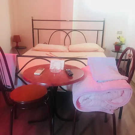 Drinos فندق تيرانا