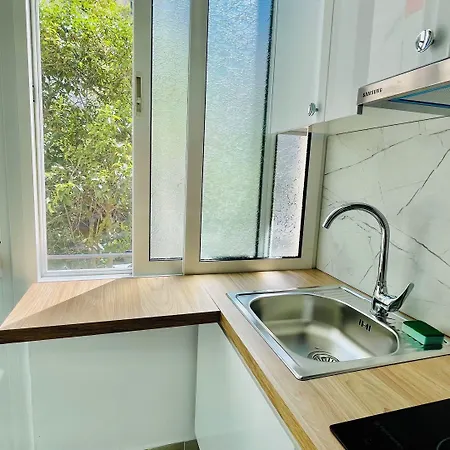 Drinos فندق تيرانا