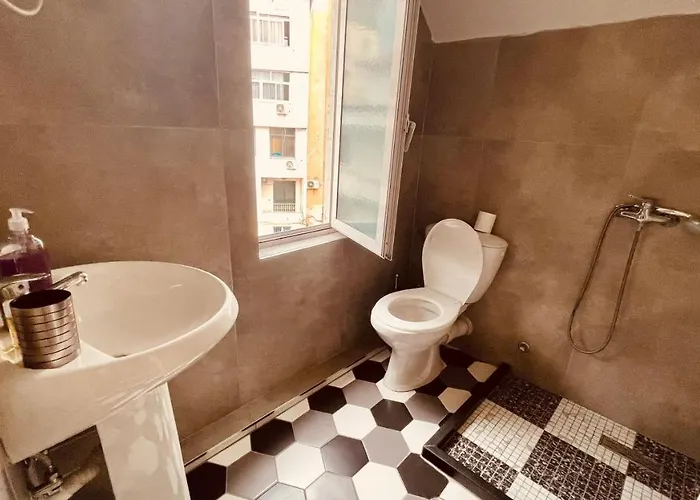 Drinos מלון טיראנה